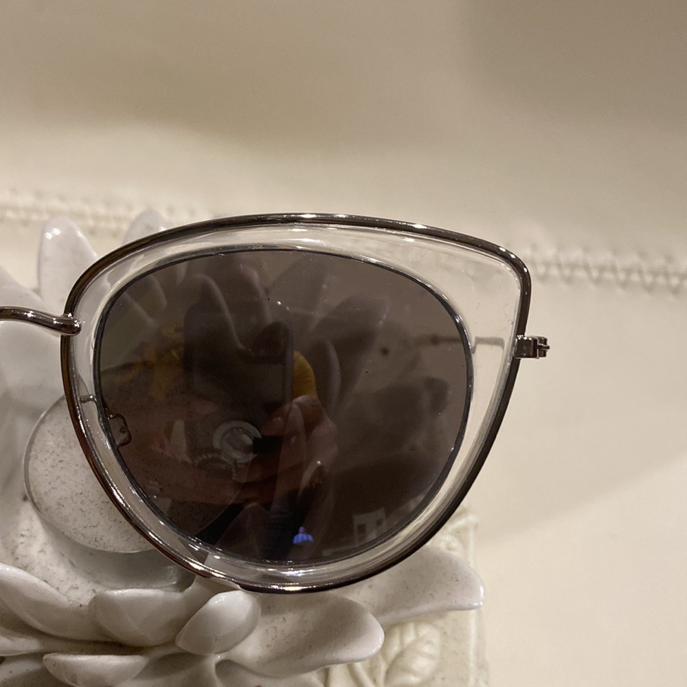 Sunglasses like new - Picture 2 of 6